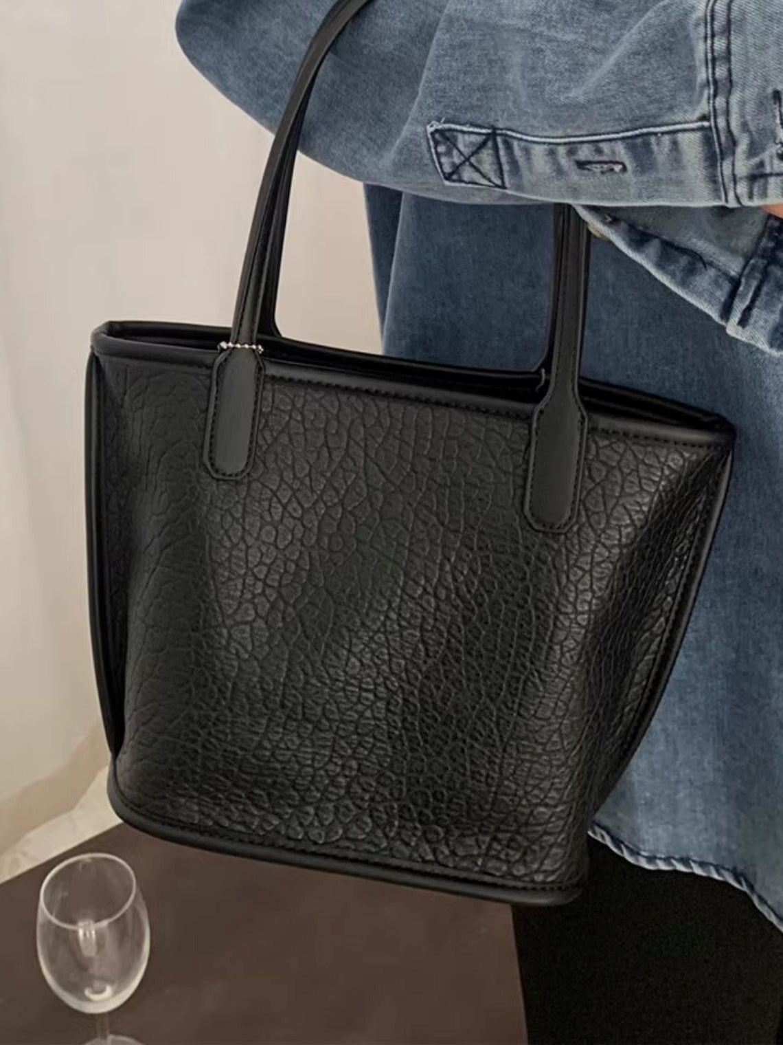 Elephant-Print Black Tote Bag_BDHL8023