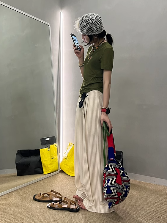Striped Loose-Fitting Pants_BDHL7403