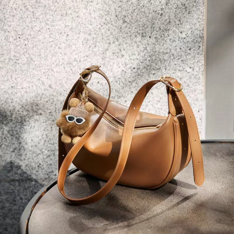 Crescent Leather Shoulder Bag_BDHL8451