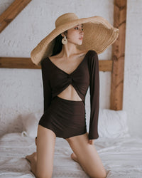 Twist Front Vintage Long Sleeve One-Piece Swimsuit_HL3240