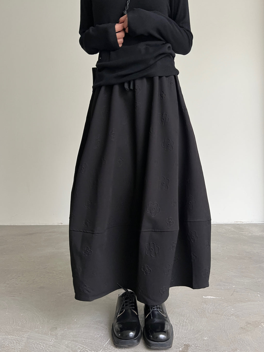 Floral Embossed Thick A-Line Skirt_BDHL6967