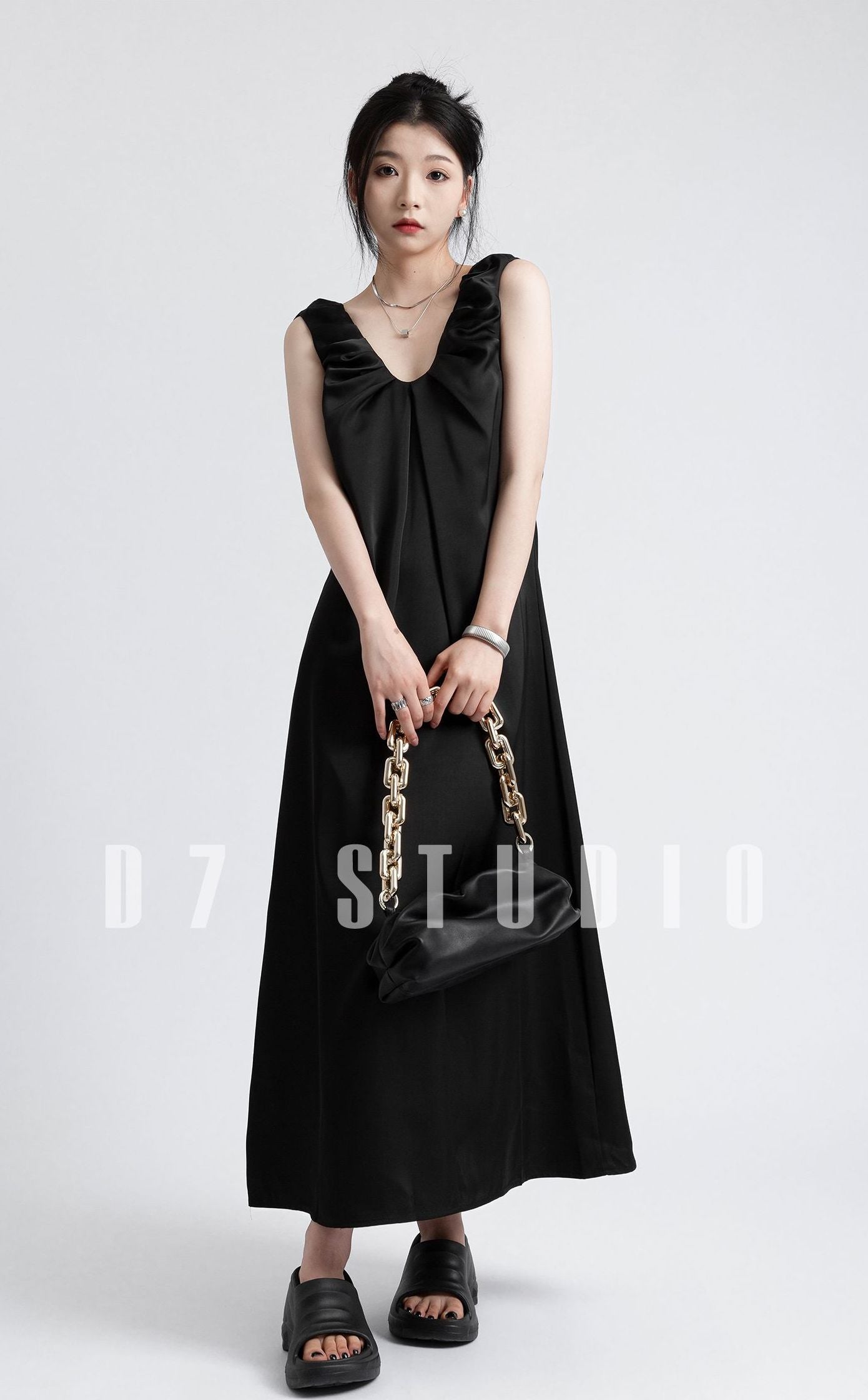 Pleated V-Neck Sleeveless Long Dress_BDHL6154