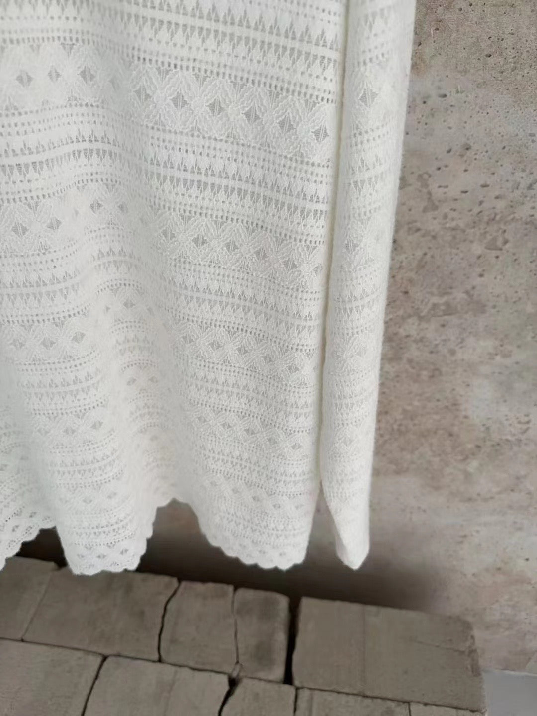 Lace Long-Sleeved Tops_BDHL7742