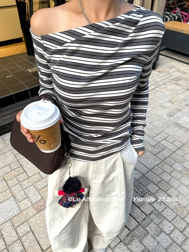 One-Shoulder Long-Sleeved T-Shirt_BDHL7734