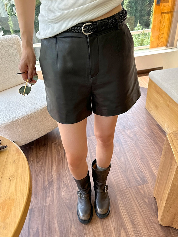 Black Matte Lambskin Leather Shorts_BDHL7663