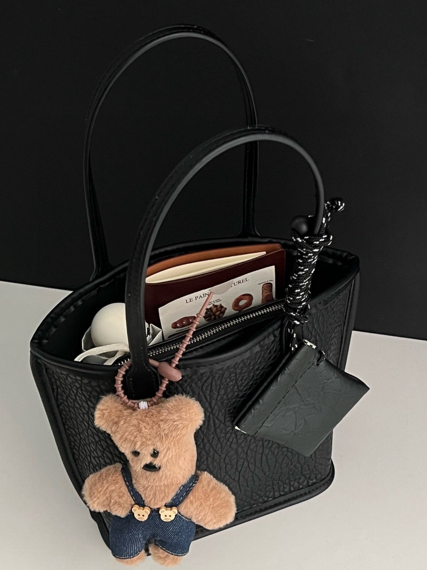 Elephant-Print Black Tote Bag_BDHL8023