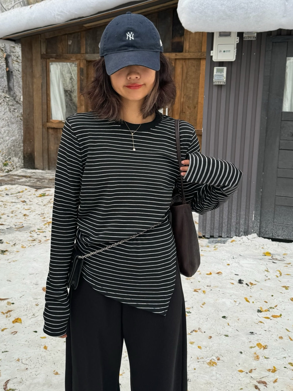 Slim-Fit Side-Pleated Tops_BDHL7852