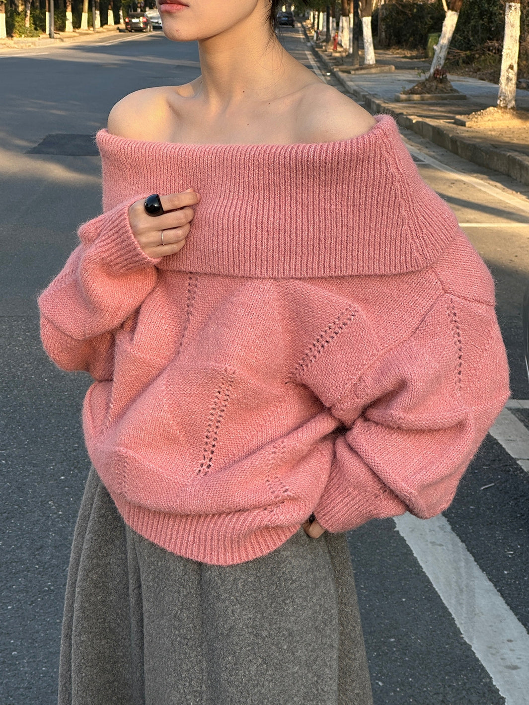 Off-The-Shoulder Knit Tops_BDHL8136