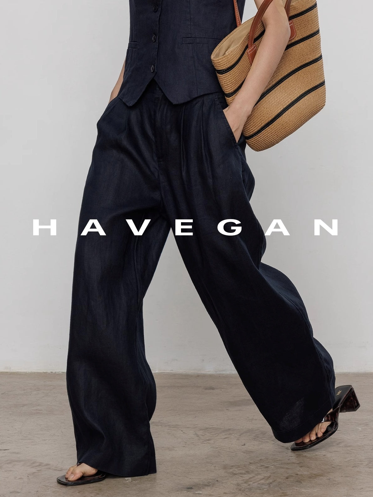 Short Vest Or Straight Pants_BDHL7382
