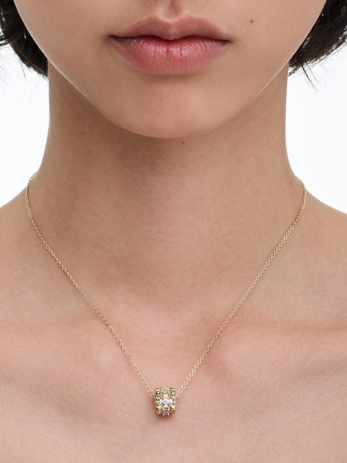 Iris Cube Pendant Necklace_BDHL8475