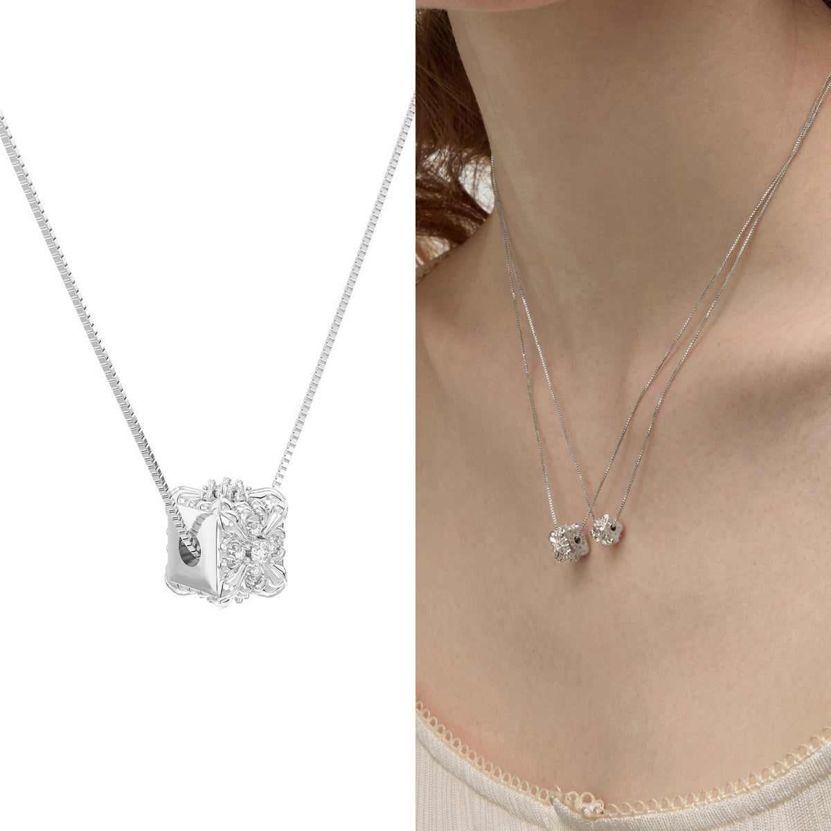 Iris Cube Pendant Necklace_BDHL8475
