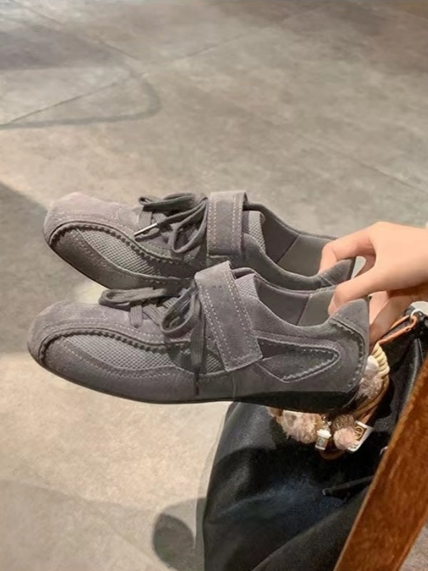 Retro Lace-Up Trainers_BDHL7816