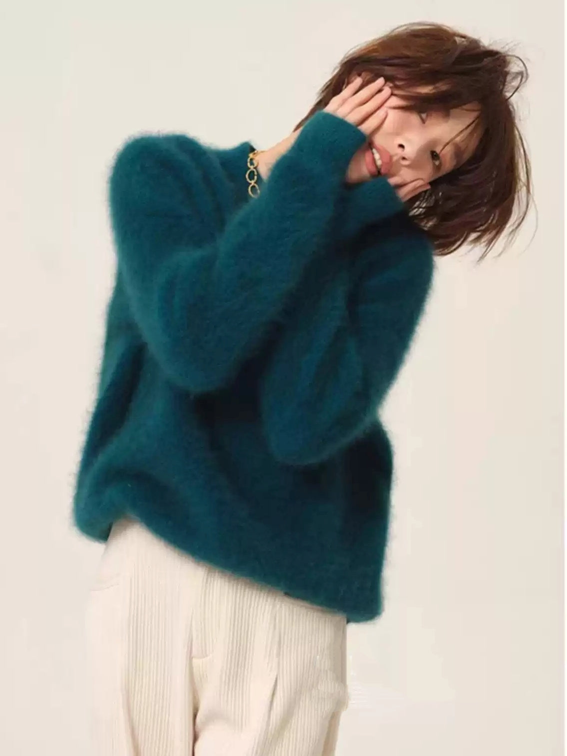 Fluffy Round Neck Sweater_BDHL6831