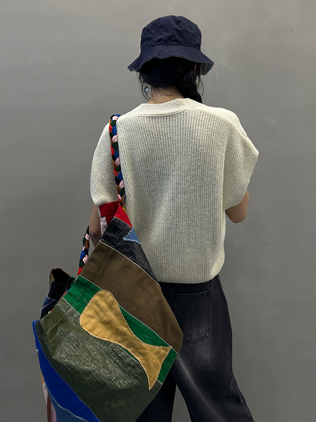 Deep V-Neck Knitted Vest_BDHL7253