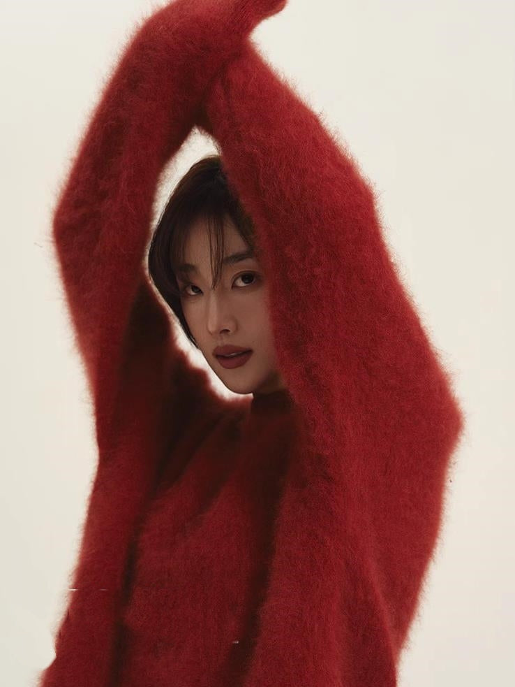 Fluffy Round Neck Sweater_BDHL6831