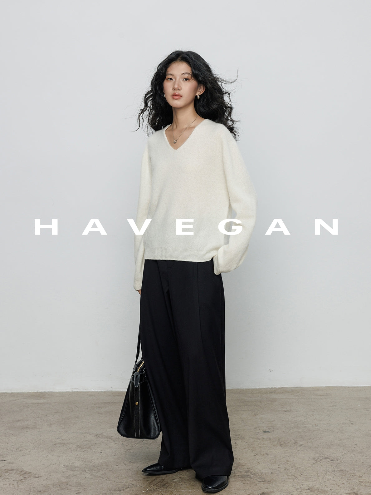 V-Neck Soft Knit Tops_BDHL7895