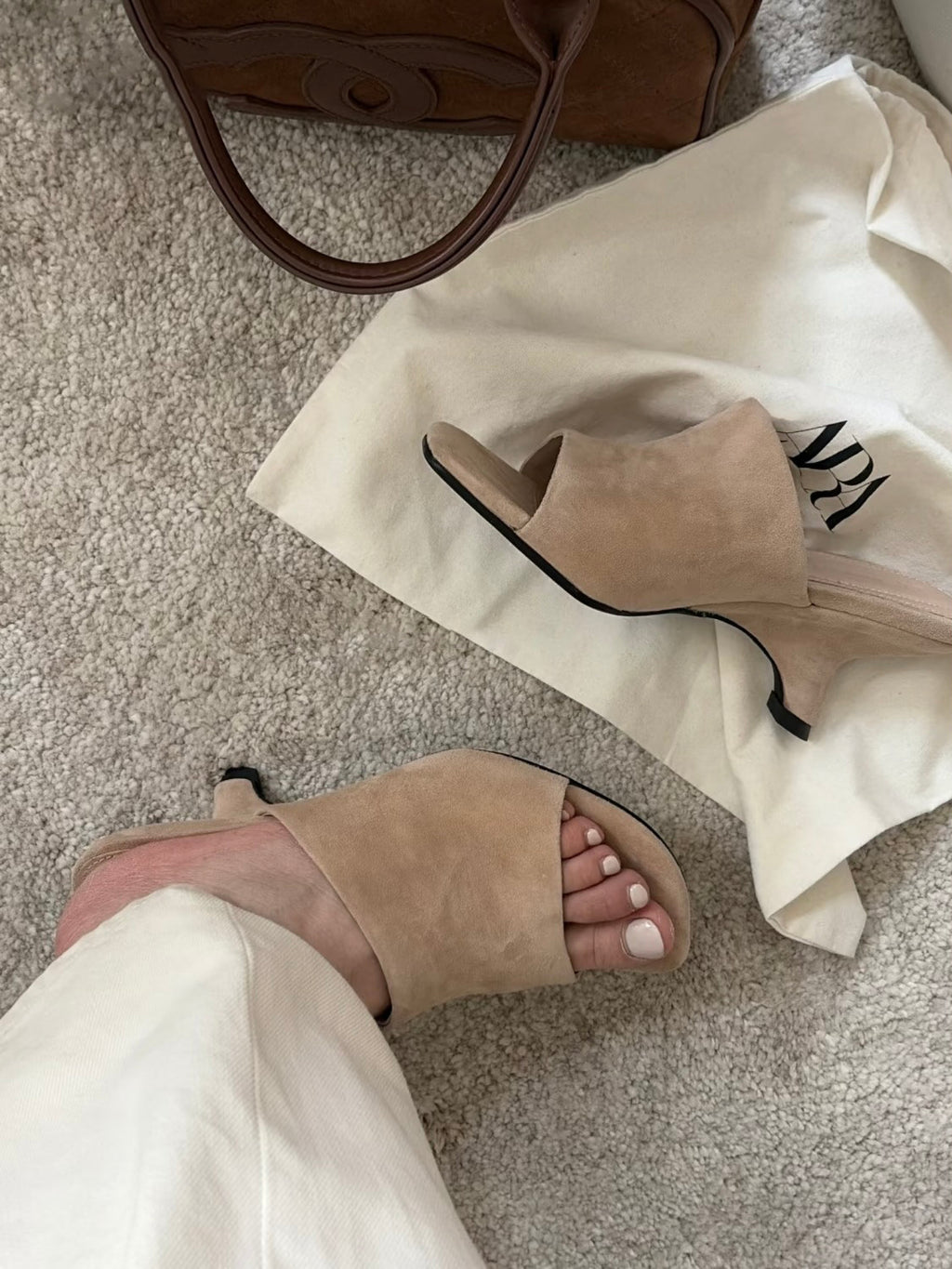 Open-Toe Sculptural-Heel Leather Mules_BDHL8317