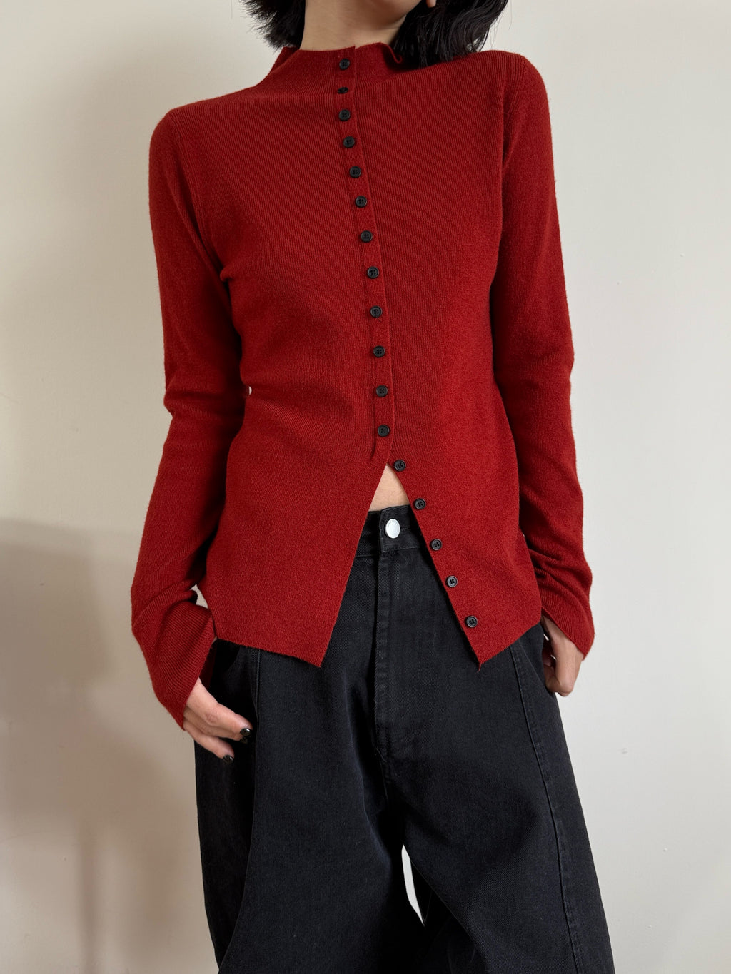 Front-Slit High-Neck Slim-Fit Tops_BDHL8025