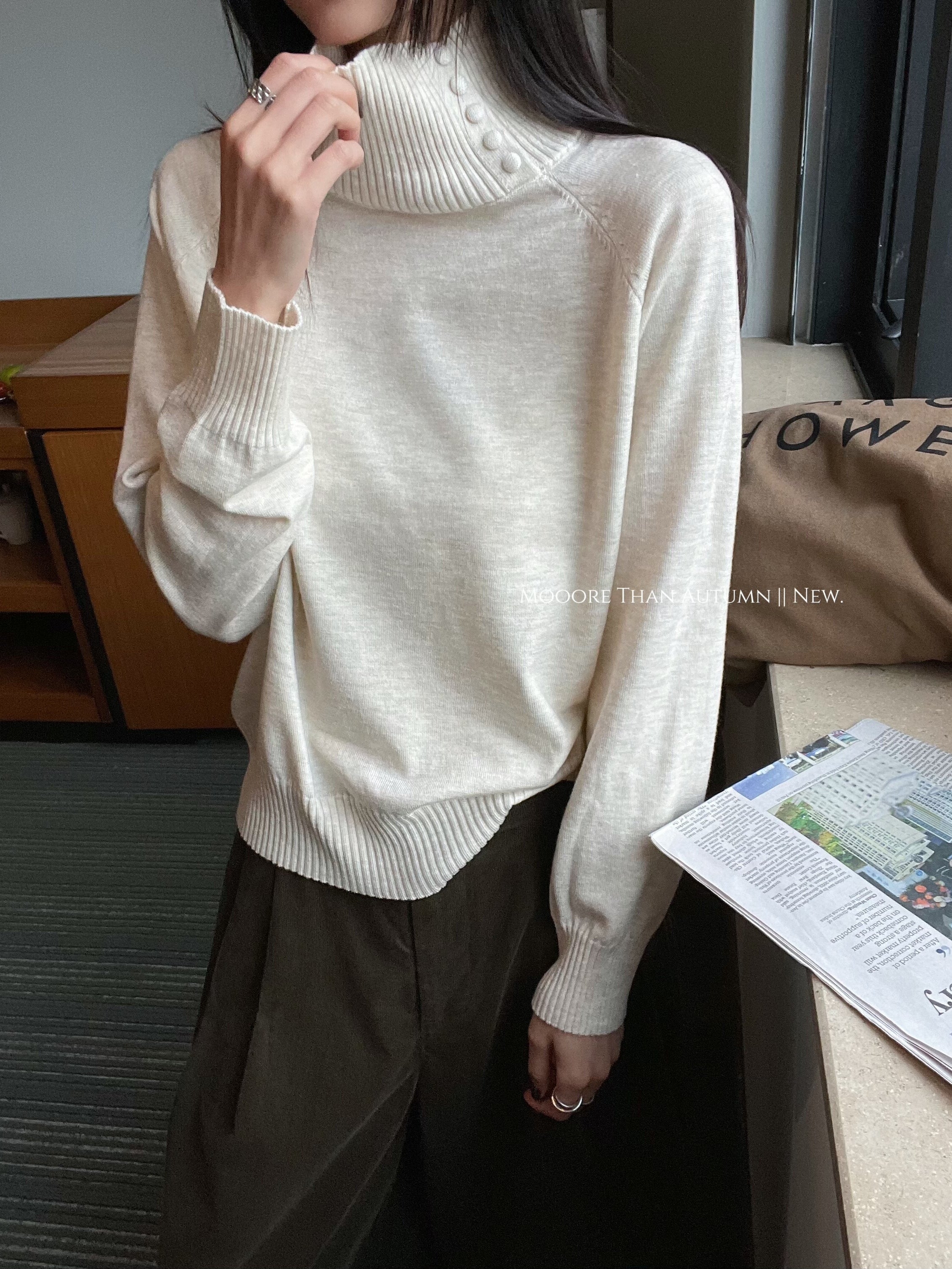 Button-Up High-Neck Knit Tops_BDHL7851