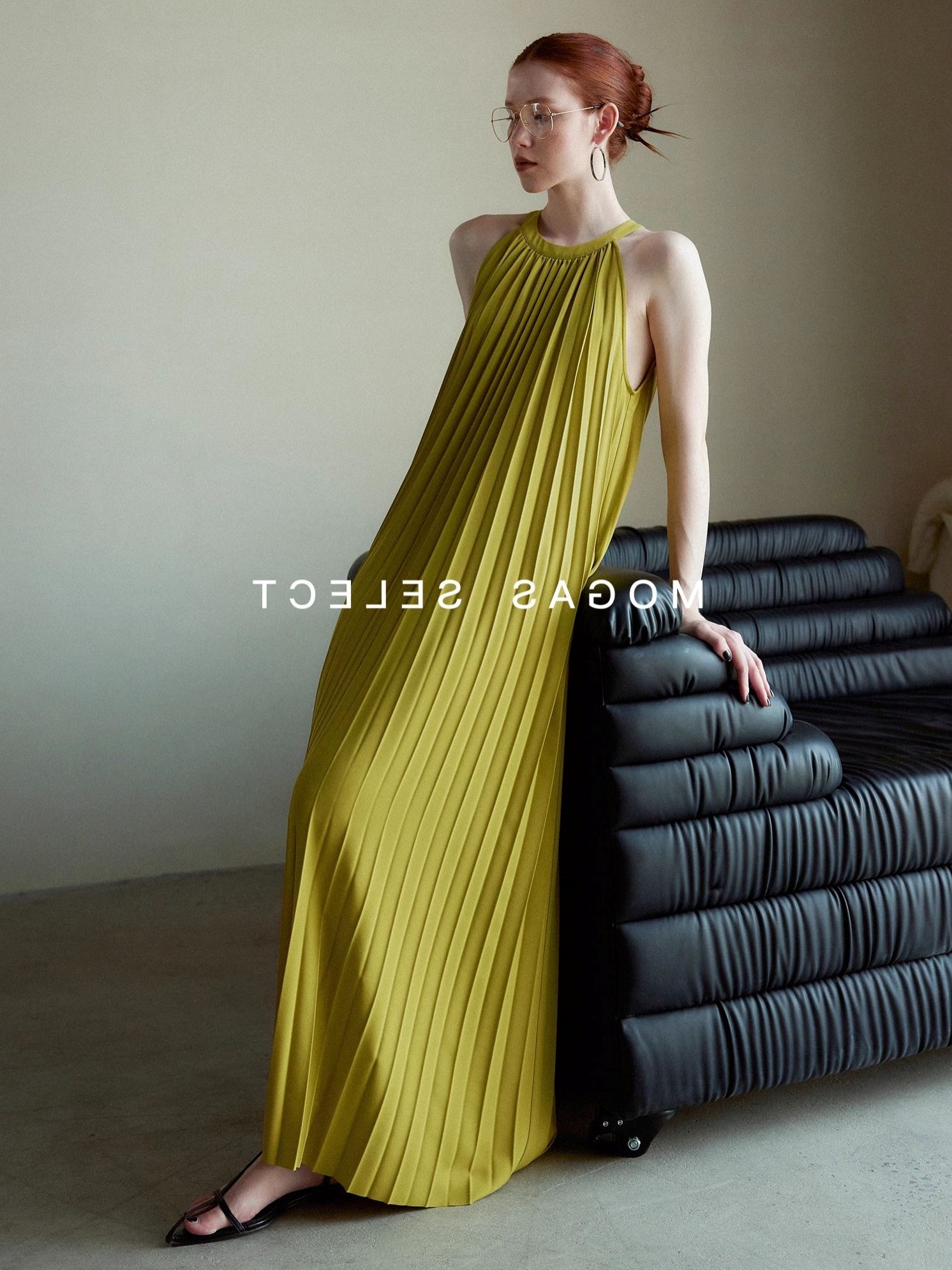 Halter Neck Pleated Dress_BDHL7556