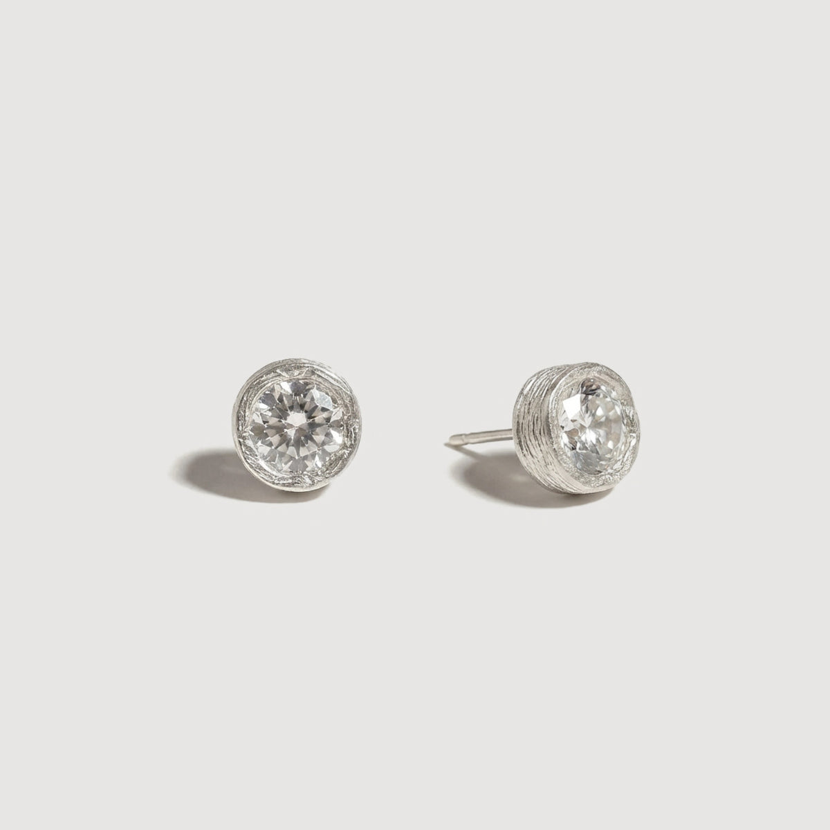 Bezel Stone Stud Earrings_BDHL8466