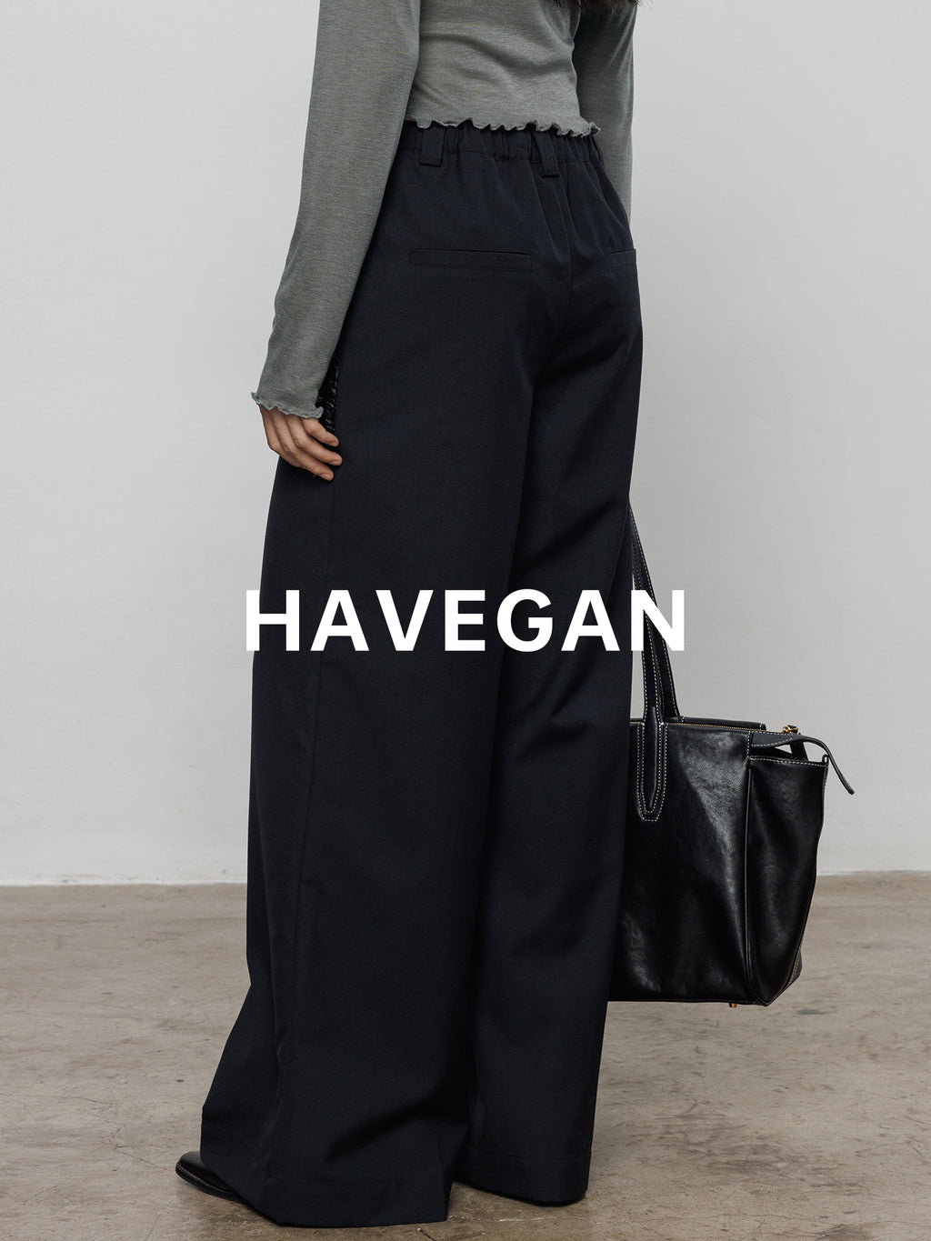 High-Waisted Leather Pocket Pants_BDHL7697