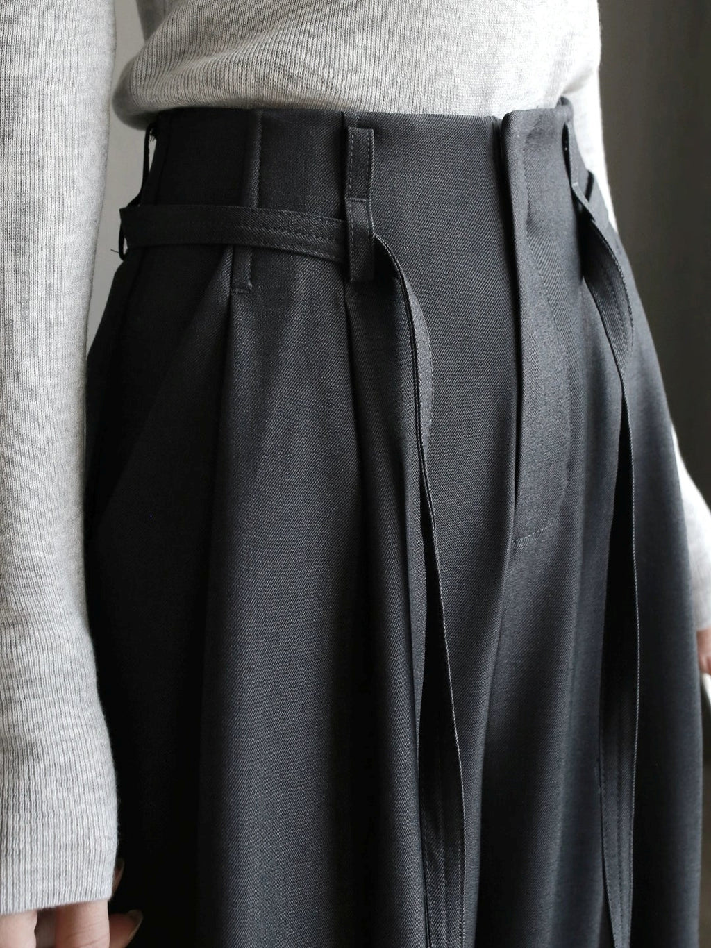 Straight-Leg Gray Pants_BDHL7915