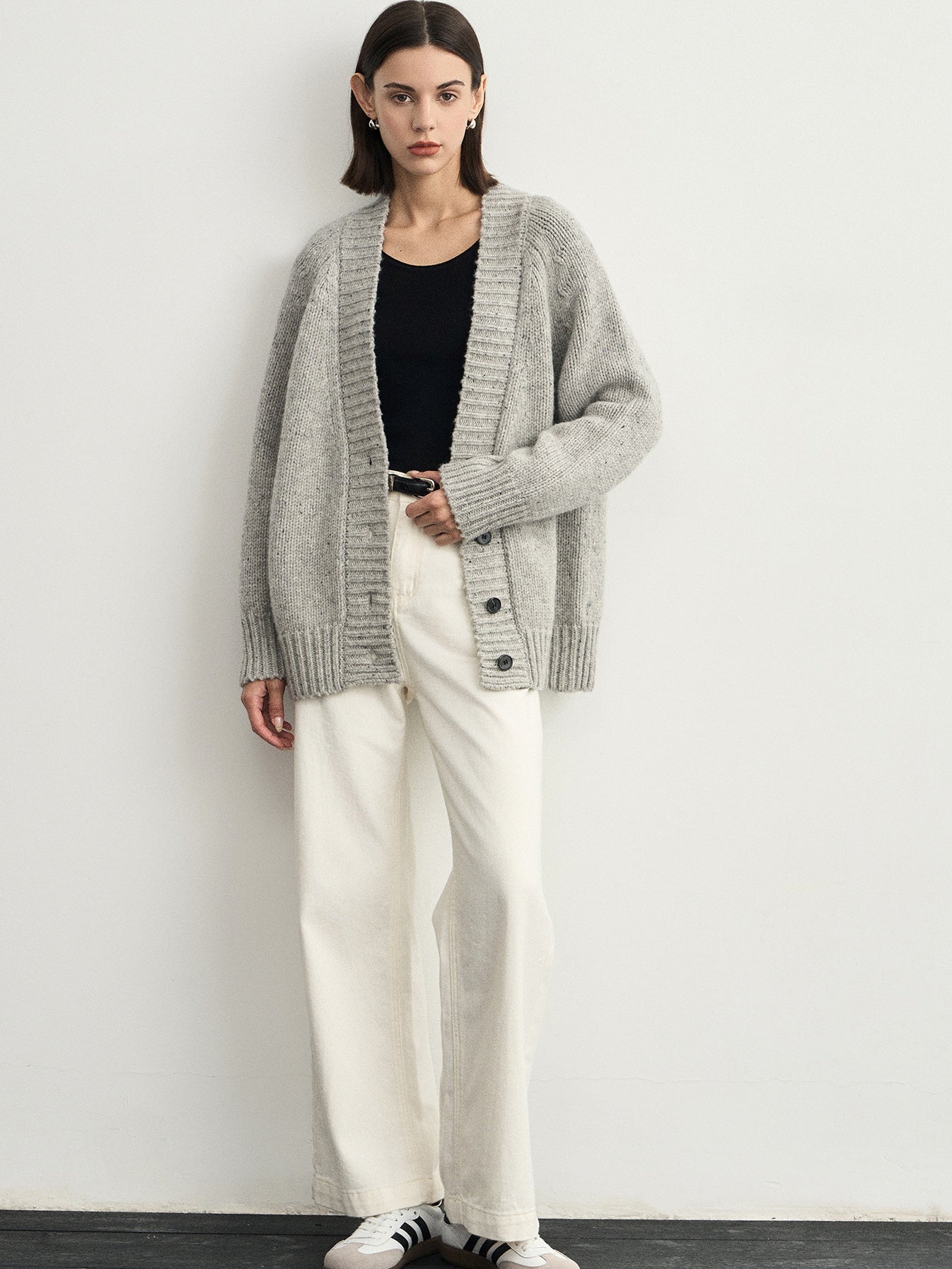 Loose Silhouette V-Neck Cardigan_BDHL6542