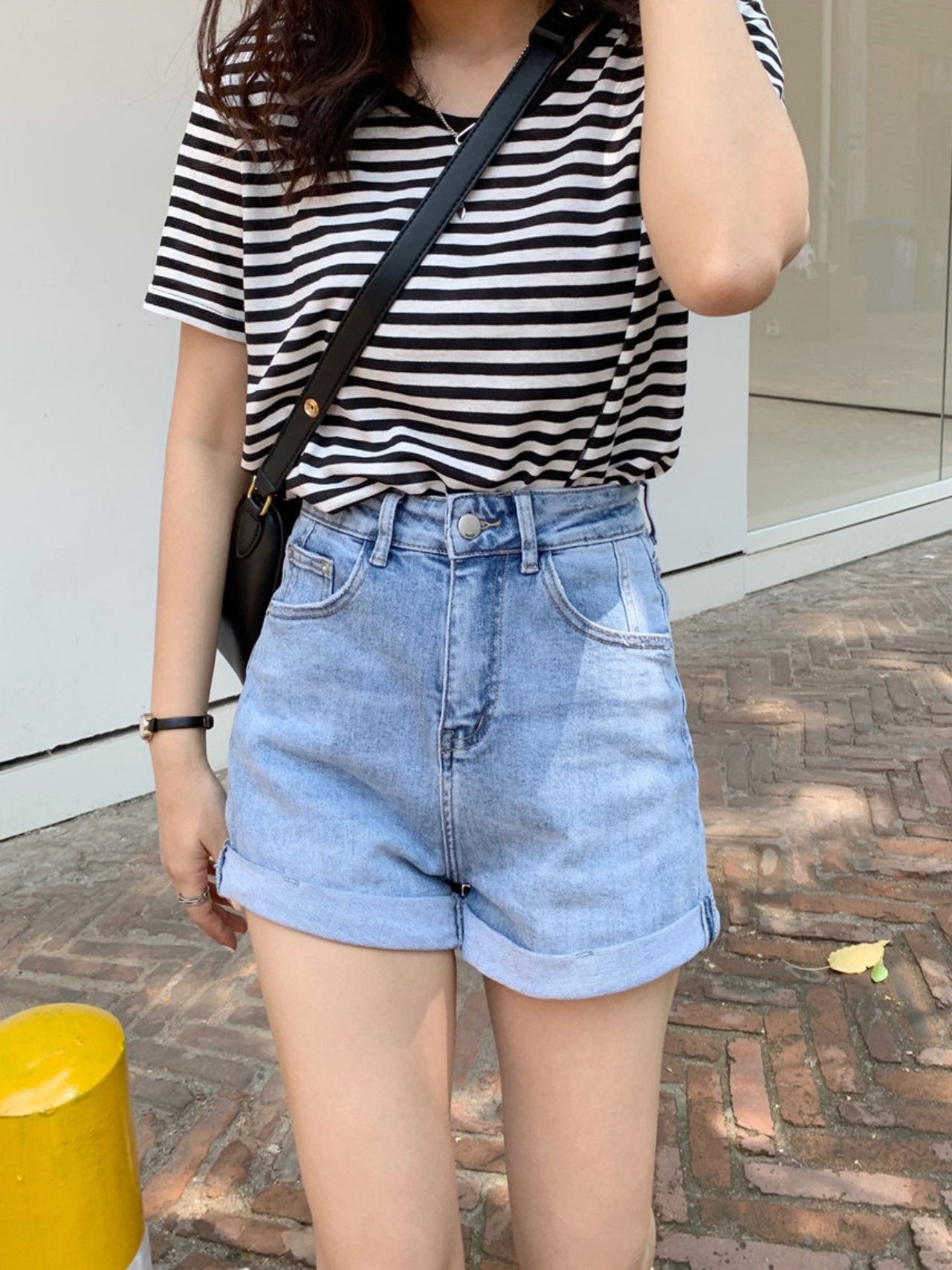 V-Neck Back Cross T-Shirt_BDHL7609