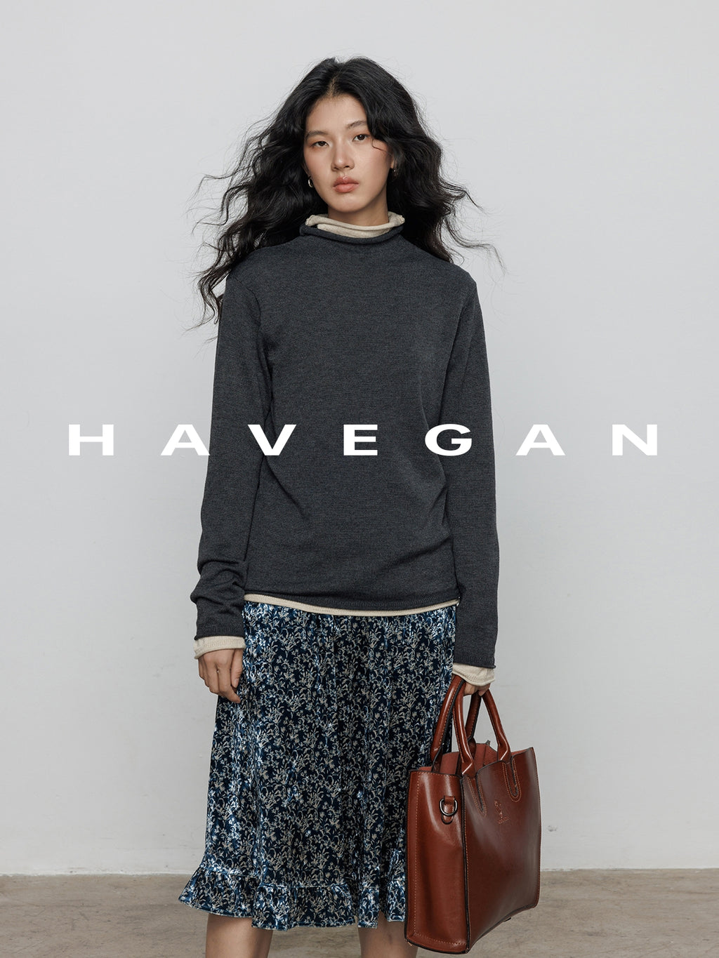 High-Neck Relaxed Tops_BDHL7899