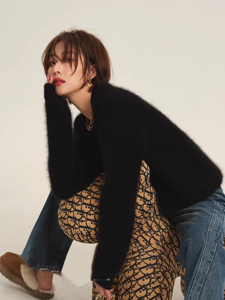 Fluffy Round Neck Sweater_BDHL6831