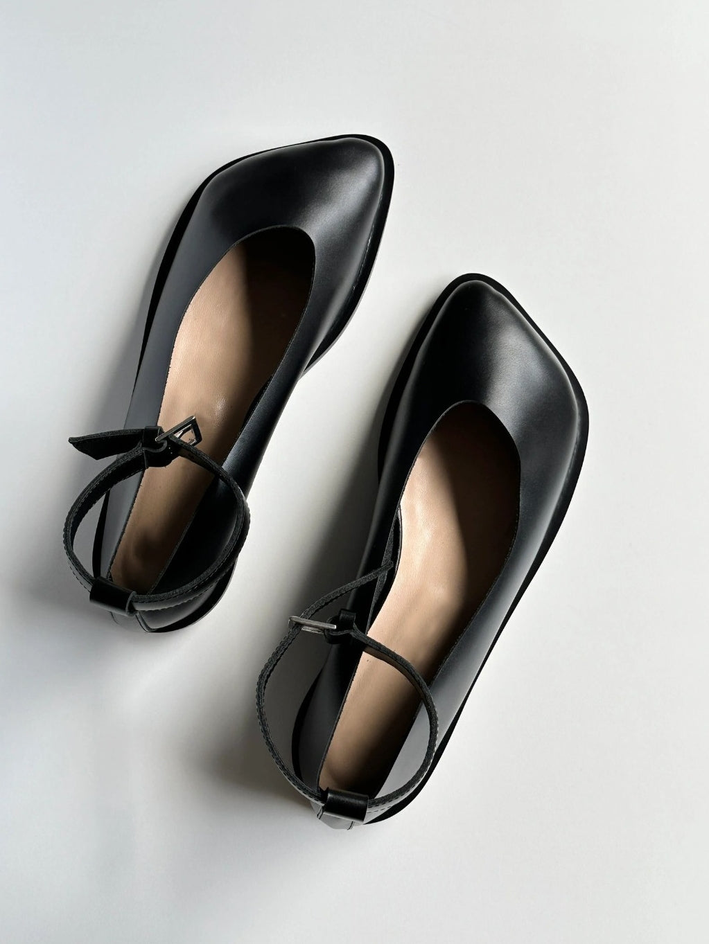 Toe Diagonal Buckle Shallow Shoes_BDHL7455