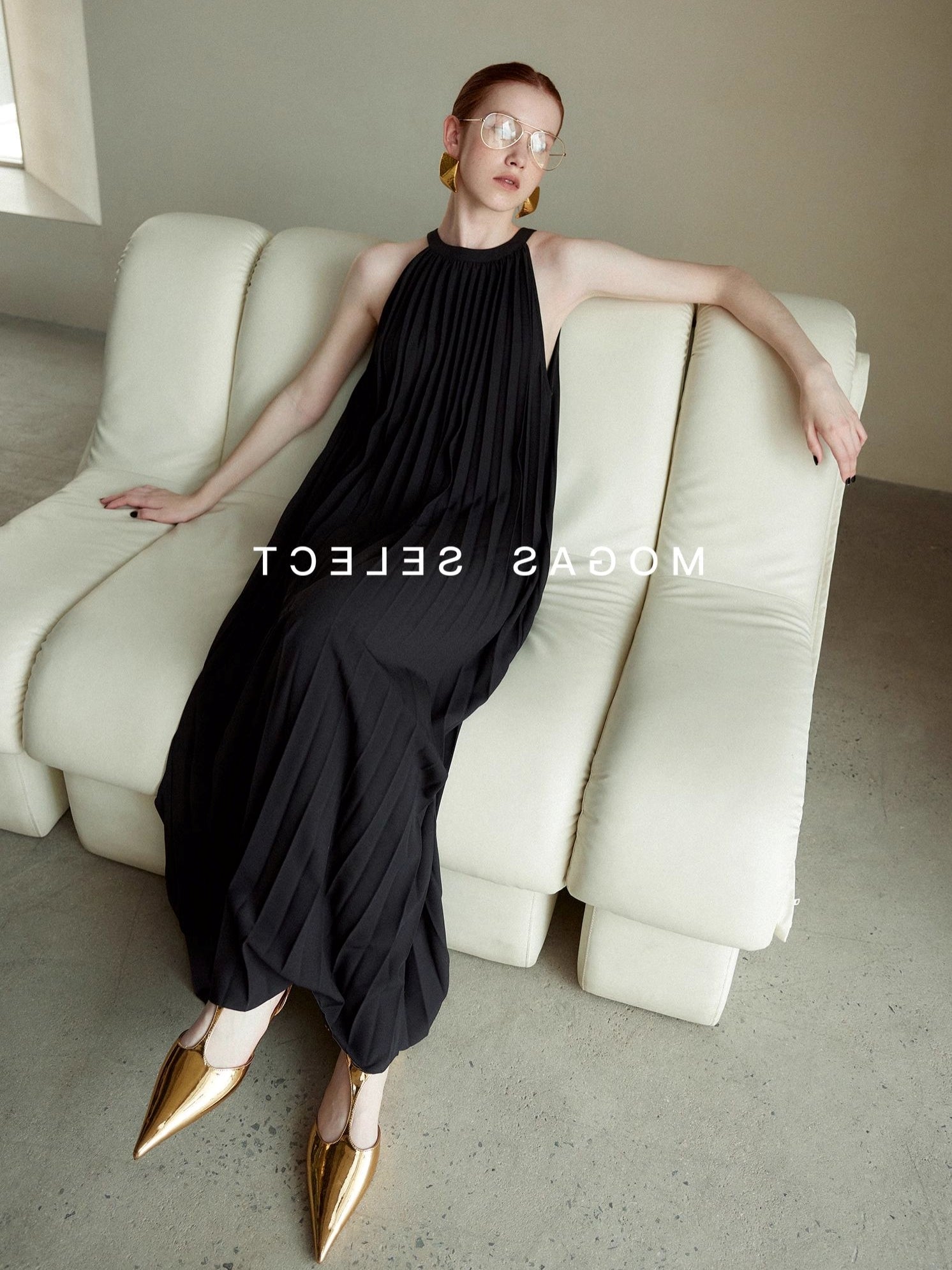 Halter Neck Pleated Dress_BDHL7556