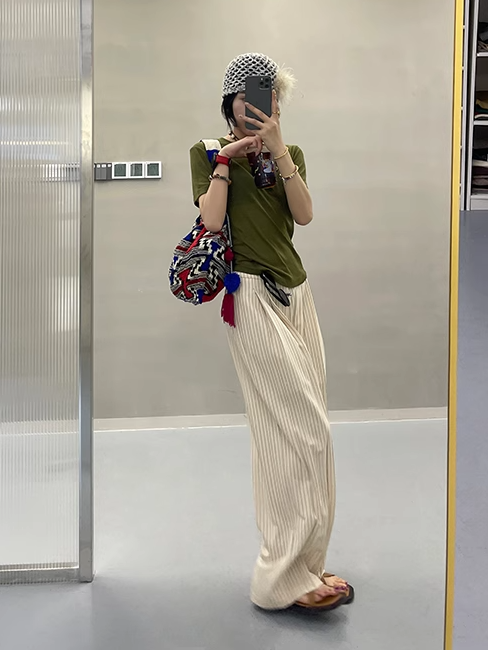 Striped Loose-Fitting Pants_BDHL7403