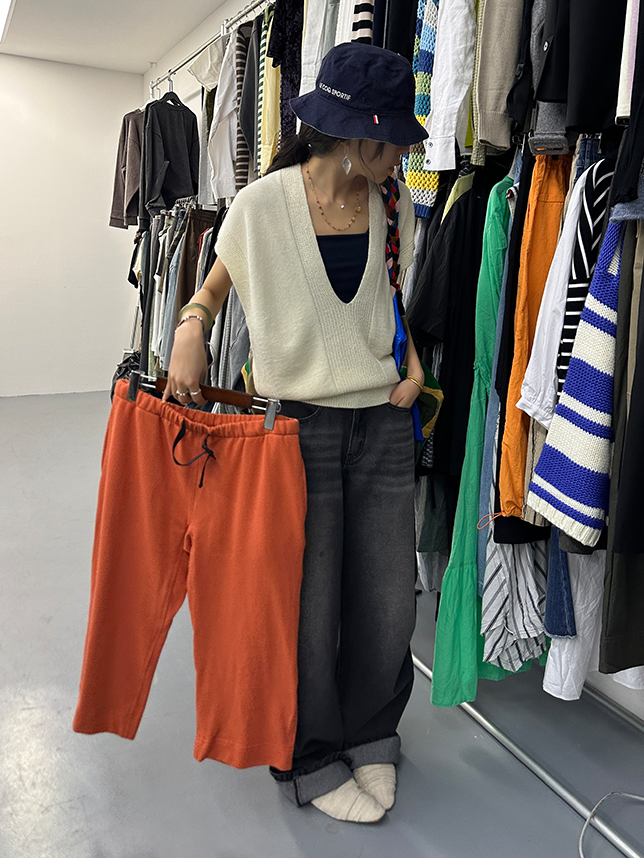 Deep V-Neck Knitted Vest_BDHL7253