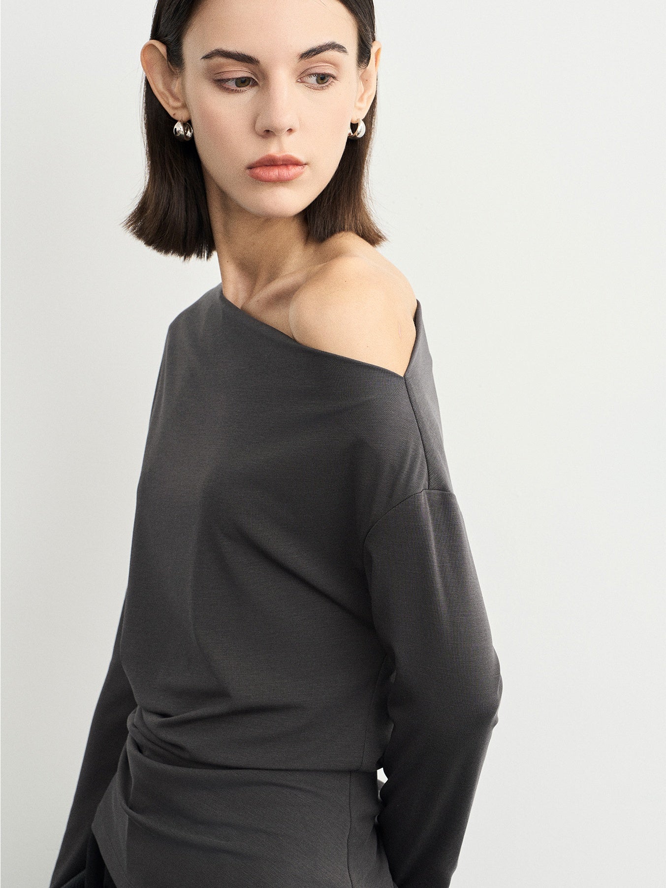 Gray One-Shoulder Pleated Tops_BDHL6539