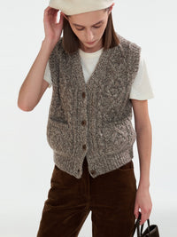 V-Neck Cable Knitted Vest_BDHL6477