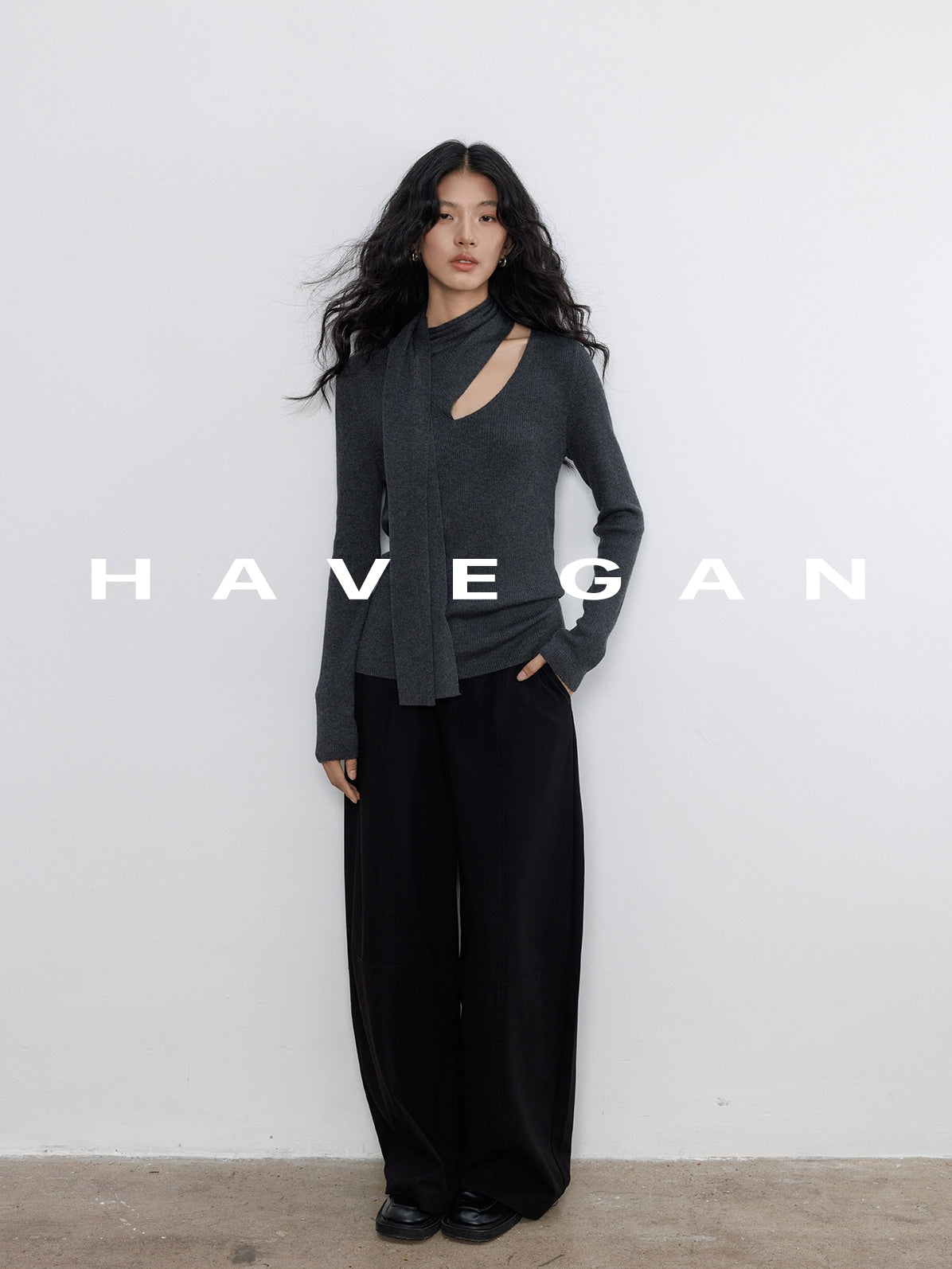 Halter-Neck Knit Tops_BDHL7784