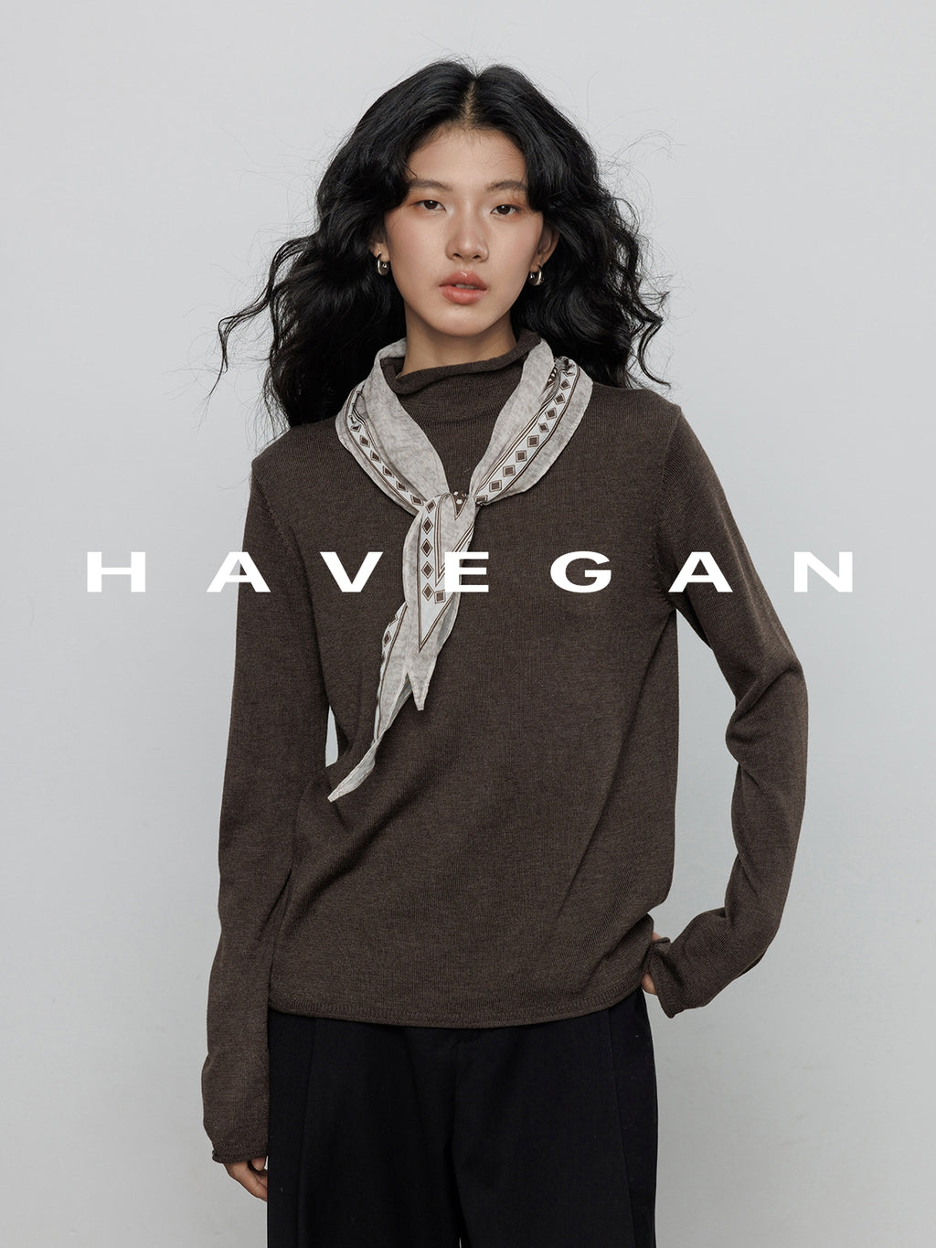 High-Neck Relaxed Tops_BDHL7899