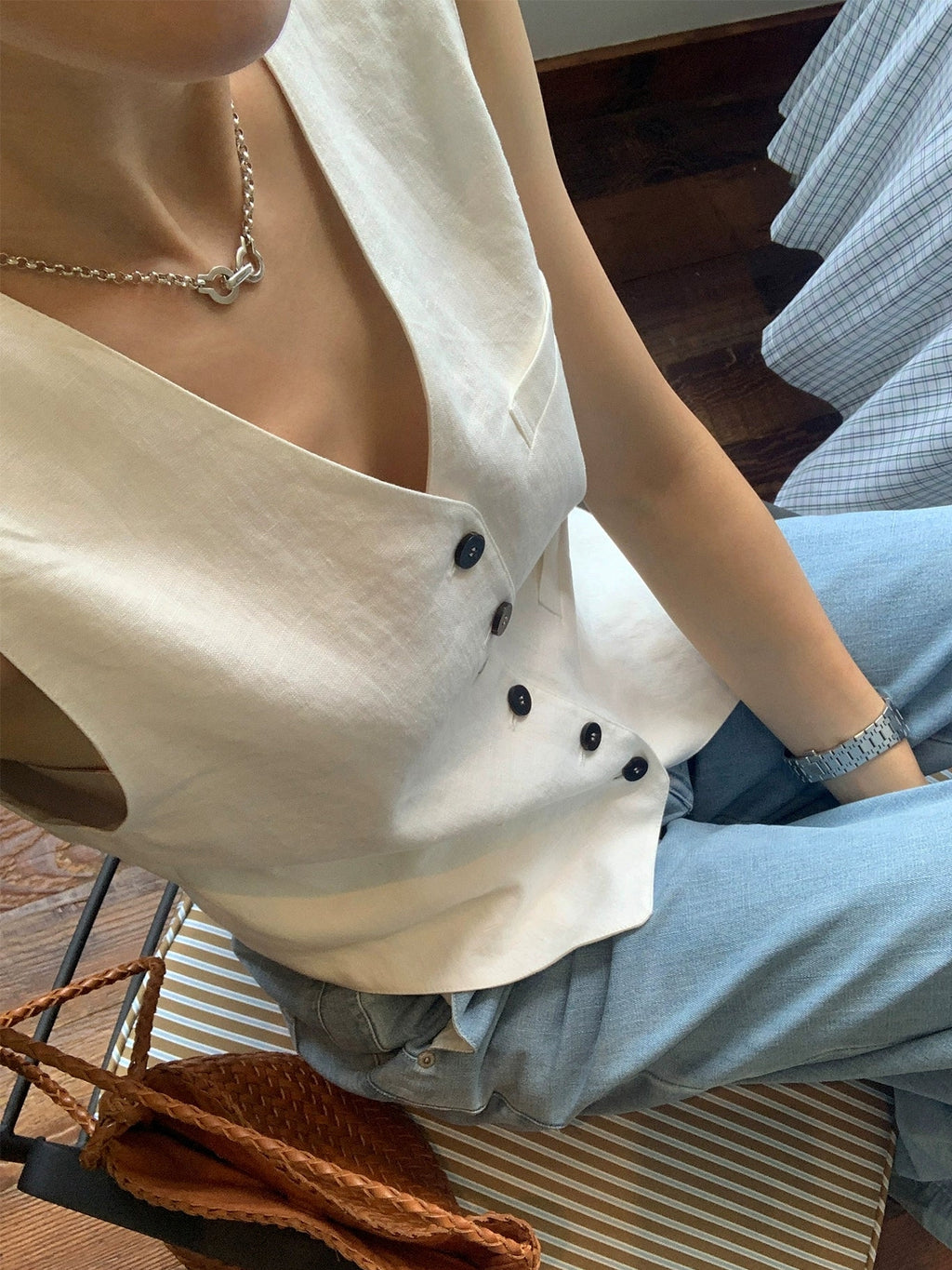 V-Neck Multi-Button Vest_BDHL7614