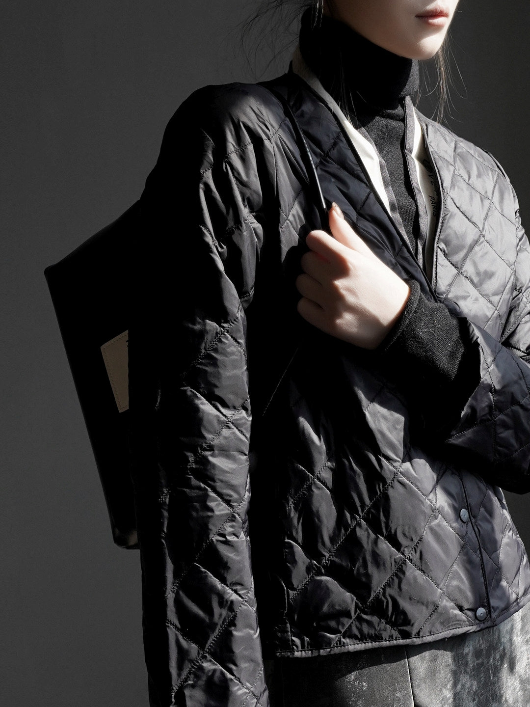 Lightweight V-Neck Down Jacket_BDHL8131