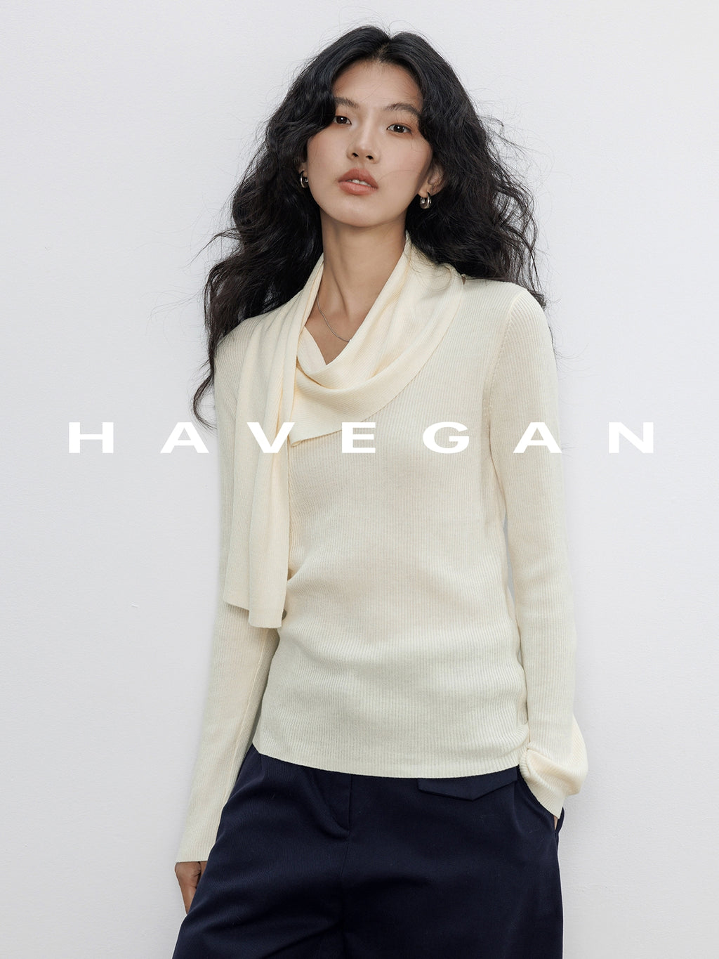Halter-Neck Knit Tops_BDHL7784