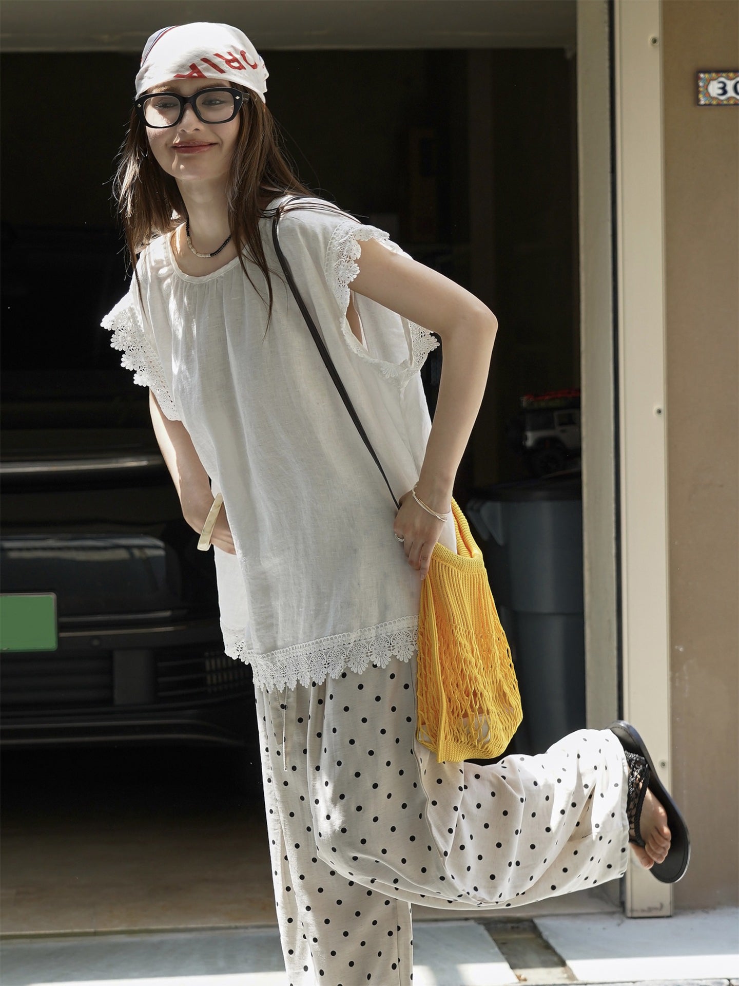 Lace Loose-Fitting Silhouette Tops_BDHL7530