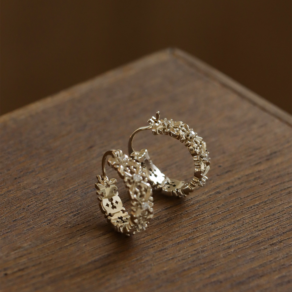 Iris Flower Hoop Earrings_BDHL8474