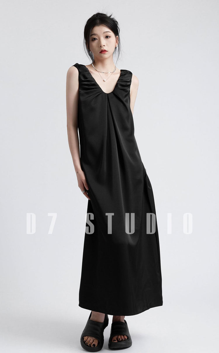 Pleated V-Neck Sleeveless Long Dress_BDHL6154