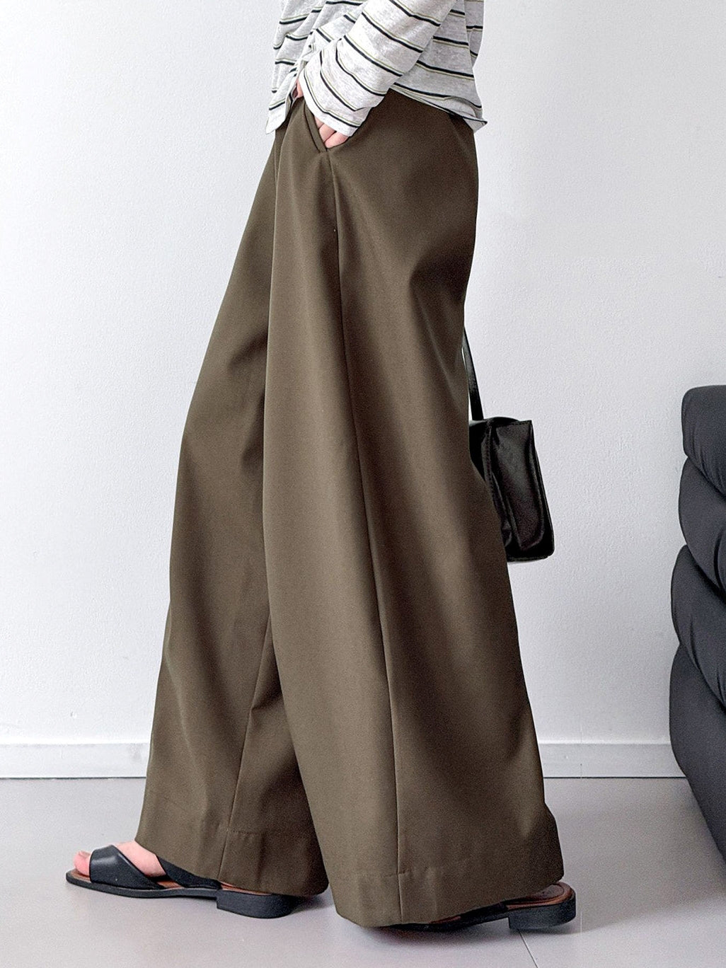 Curve Blade Wide-Leg Pants_BDHL8166