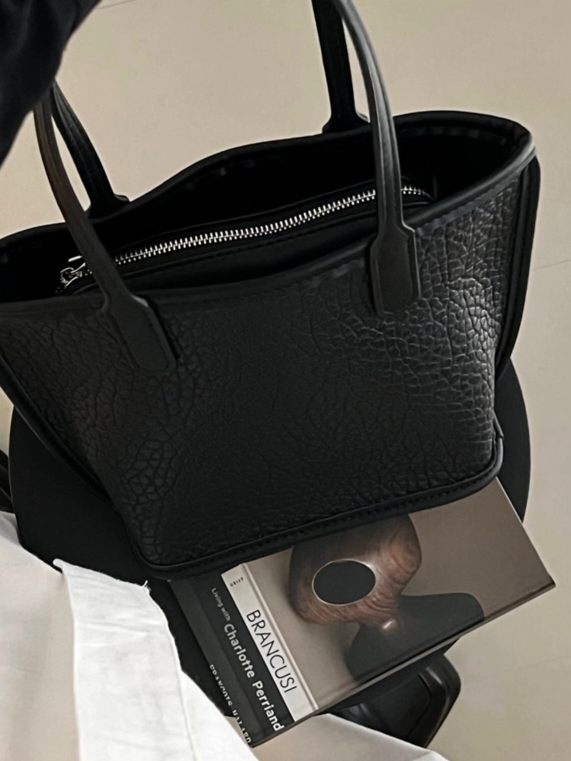 Elephant-Print Black Tote Bag_BDHL8023