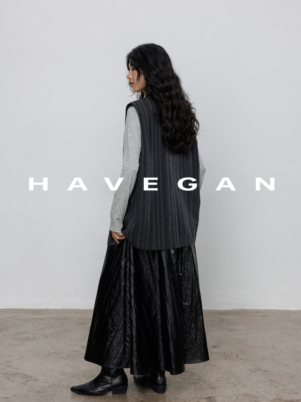 Matt Paper Leather Pleated Skirt_BDHL7706