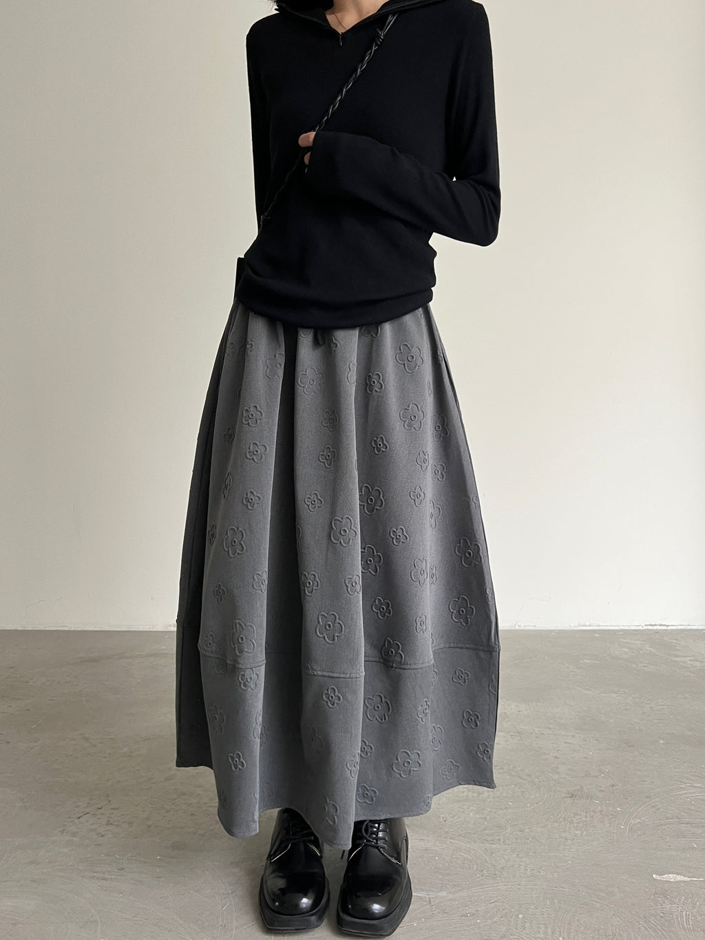 Floral Embossed Thick A-Line Skirt_BDHL6967