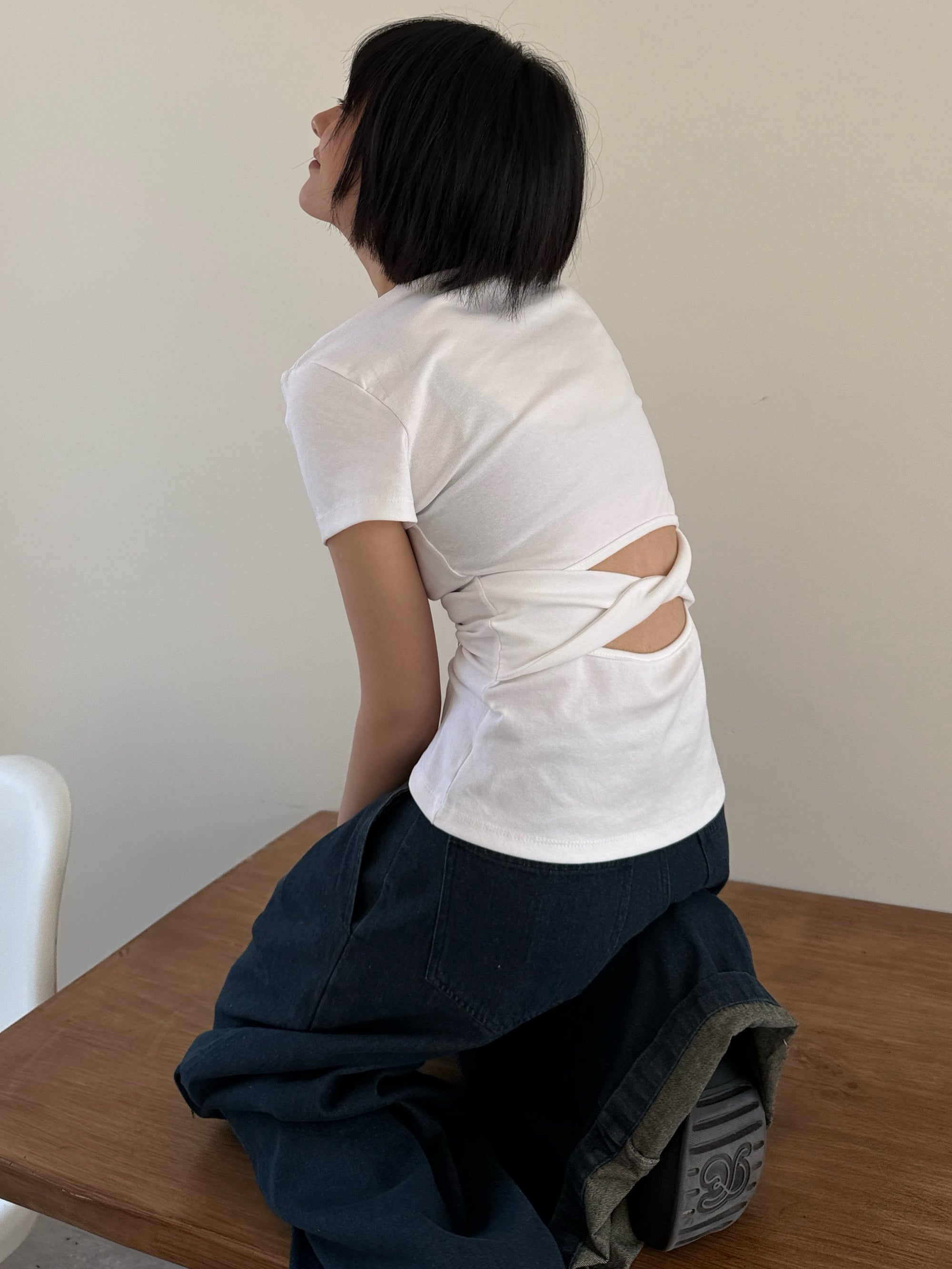 Backless Short-Sleeved Slim Tops_BDHL7595